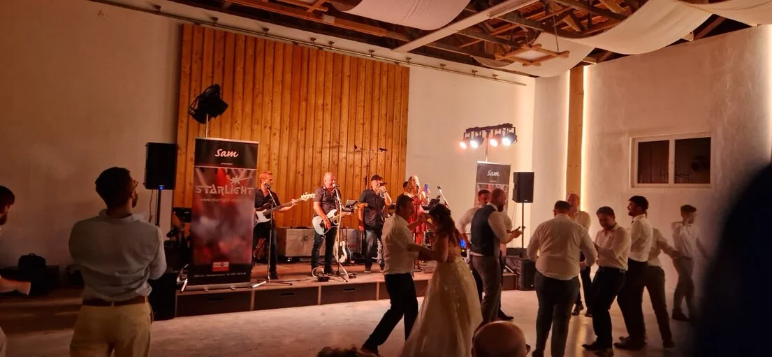 Stimmungsvolle Ambiente-Beleuchtung bei Hochzeit